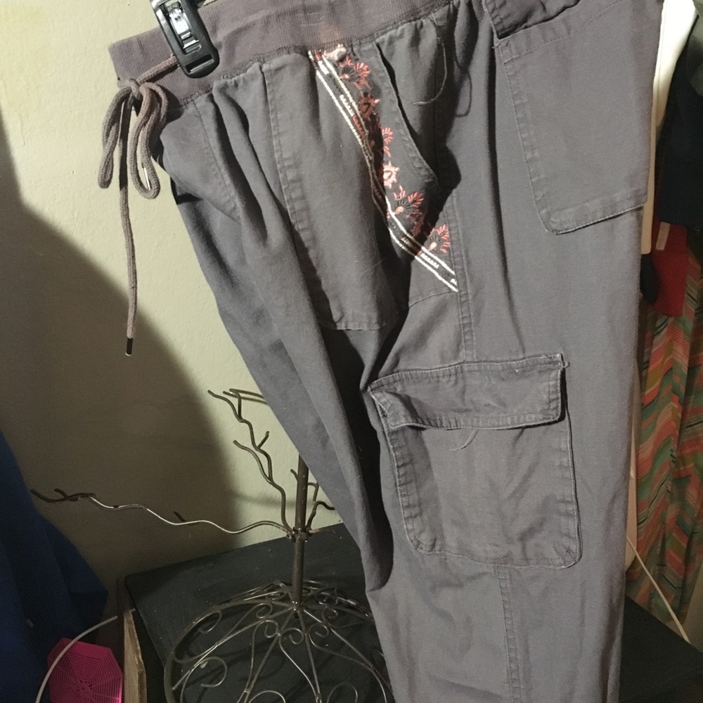 Cotton embroider Capri pants